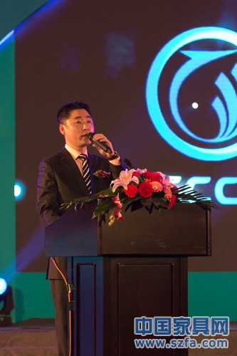 四川省家具進(jìn)出口商會(huì)常務(wù)副會(huì)長(zhǎng)、秘書(shū)長(zhǎng)榮煜偉